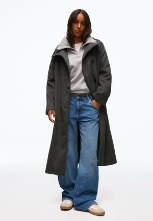 Bershka, LONG FUNNEL NECK WITH BELT - COAT - Manteau classique - blue-grey