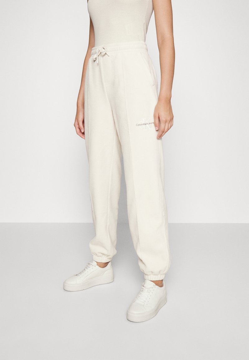 Calvin Klein Jeans POLAR JOG PANTS Tracksuit bottoms eggshell/off
