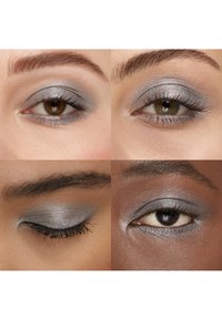 Quatre gros plans d'yeux divers affichant un fard à paupières métallique argenté avec différentes positions des paupières et des sourcils naturels.