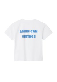 Valkoinen puuvillapaita, jossa on rohkea sininen teksti "AMERICAN VINTAGE" takana. Lyhyet hihat, rento malli, sileä pinta.