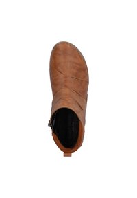 Bottines en cuir tan avec des accents de surpiqûres croisées et une fermeture éclair sur le côté. Bout arrondi et semelle texturée et durable. Design simple et fonctionnel.