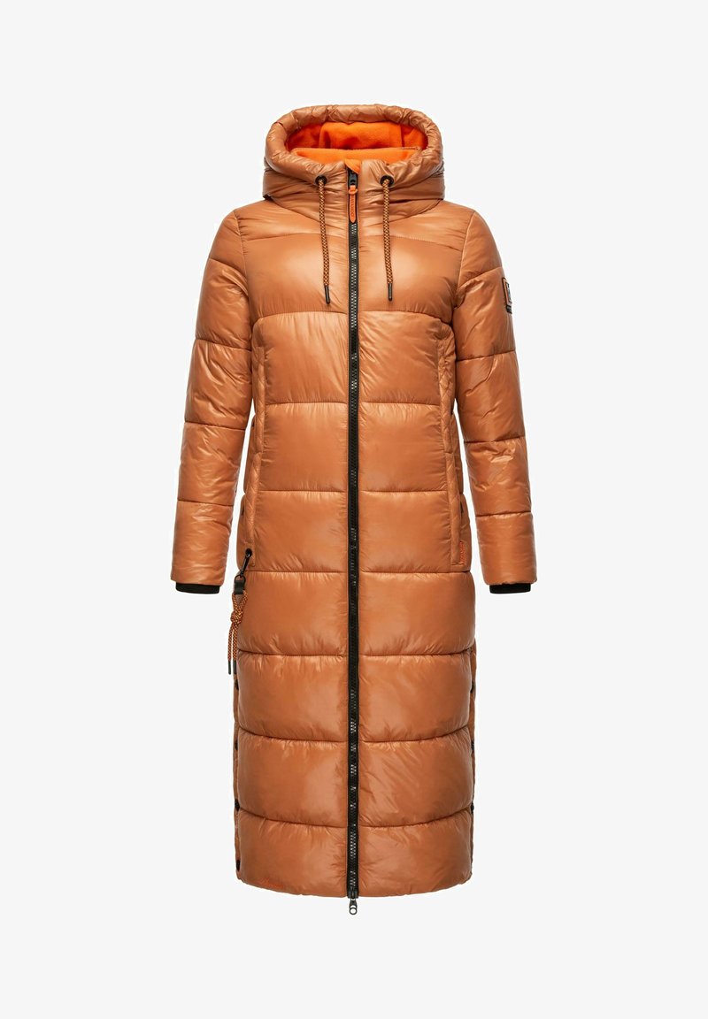 Manteau long rembourré marron avec capuche, doté d'une doublure intérieure orange, d'une fermeture éclair et d'accents noirs, incluant des zips latéraux et des cordons de serrage.