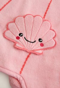 Nevybráno, pink shell