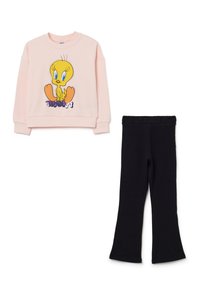 Roze sweatshirt met cartoon vogelafbeelding, geribde boorden; gecombineerd met zwarte elastische flared pants, elastische tailleband, zachte stof.