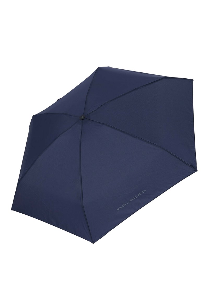 Marineblauwe paraplu met een glad, soepel stoffen oppervlak, een ronde bovenkant en een zwarte knop om te openen. Heeft subtiele branding langs de rand.