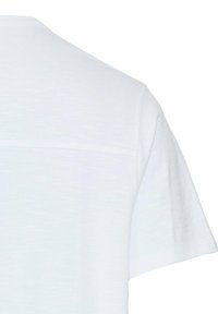 Hvid kortærmet t-shirt med en glat tekstur, der har en horisontal sømdetalje over ryggen og en afslappet pasform.
