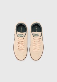 Lacoste BASESHOT - Tenisice - beige