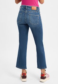 Cambio FRANCESCA - Flared Jeans - medium stone