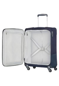 Valigia in tessuto blu navy con manico estraibile, quattro ruote e cerniera. All'interno presenta una tasca in rete e cinghie elastiche per fissare gli oggetti.