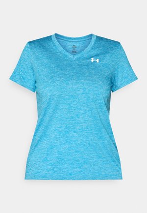 Camisa atlética de manga corta y cuello en V en un azul aqua degradado. Confeccionada con una tela texturizada y con un pequeño logo blanco en el lado izquierdo del pecho.