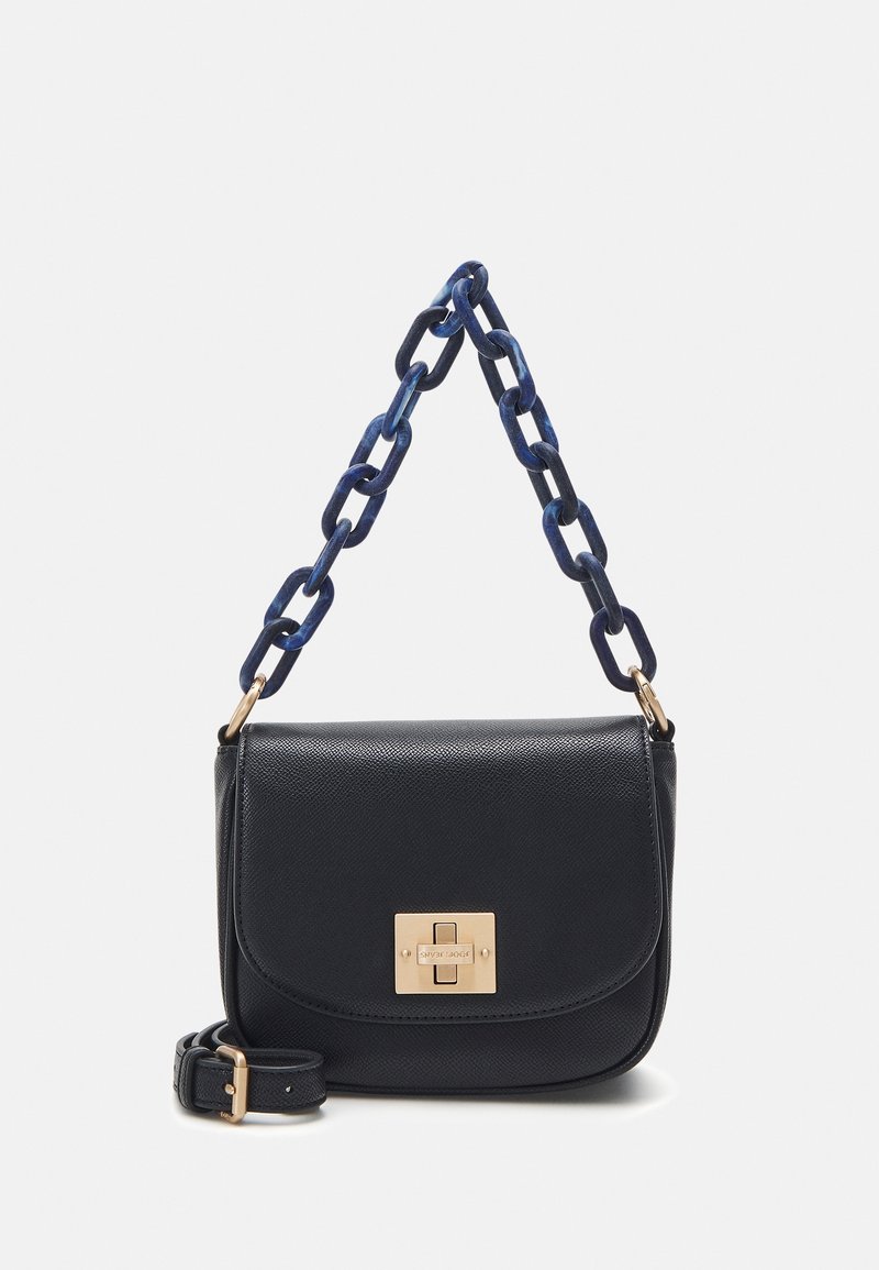 Borsa a tracolla in pelle nera con finitura strutturata, chiusura a rotazione in tono oro, manico in catena acrilica blu e tracolla in pelle regolabile.