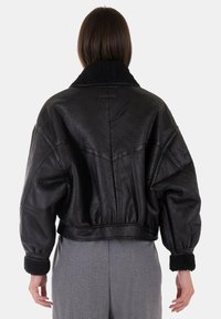 ViCOLO MONTONE Giacca in similpelle nero