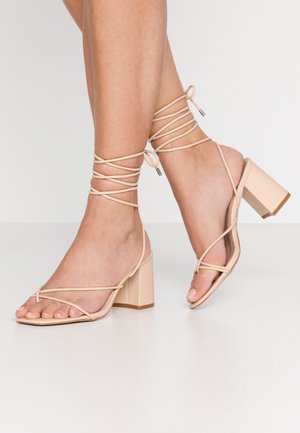 WIDE FIT JENNIFER - Sandalias - beige
