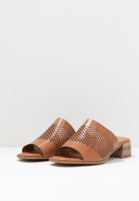 Tamaris SLIDES - Mules - cognac