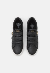 Le Temps Des Cerises Sneakers basse - black/gold