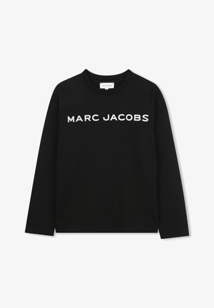 Čierna mikina s dlhým rukávom a okrúhlym výstrihom, na prednej strane s potlačou "MARC JACOBS" v tučných bielych písmenách.