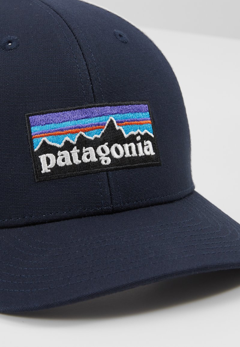 Over instelling hongersnood Regan Patagonia TRUCKER HAT UNISEX - Pet - navy blue/white/blauw - Zalando.nl