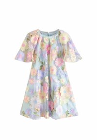 Ljusblå klänning med korta volangärmar och flerfärgad blombroderi. Mjukt genomskinligt tyg med en utsvängd A-linjeform.