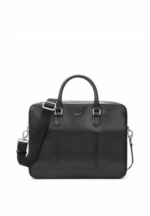 Czarna skórzana teczka z podwójnymi uchwytami oraz regulowanym, odpinanym paskiem na ramię, przedstawiona na białym tle.