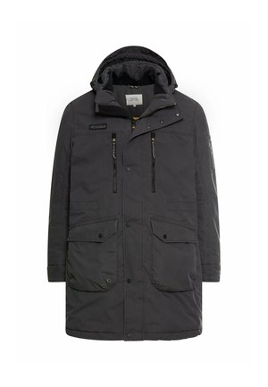 Zwarte lange parka jas met capuchon, voorzien van meerdere rits- en knoopzakken, een ritssluiting aan de voorkant en een gestructureerde stofafwerking.