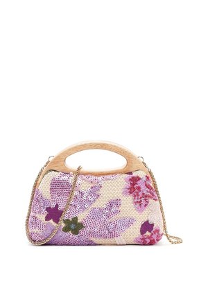Petit sac à main avec poignée en bois, bandoulière chaîne dorée, tissu beige, et broderie de paillettes florales roses et violettes.