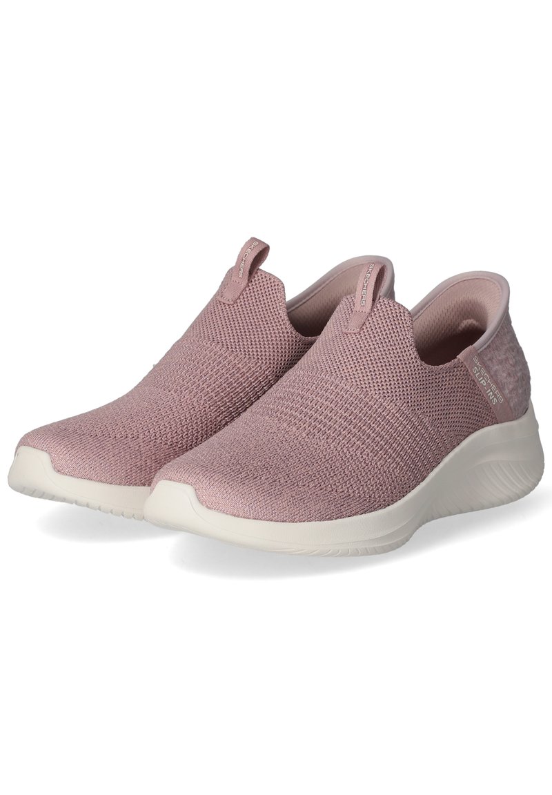 Scarpe da ginnastica slip-on in maglia rosa chiaro con tomaie texturizzate, aperture elastiche e suole in gomma bianca imbottite.
