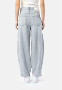 Elias Rumelis ISABELLA - Laisvo kirpimo džinsai - grey denim