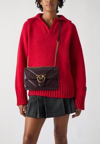 Pinko - LOVE ONE CLASSIC LIGHT  - Cross body bag - catawba grape/antique gold-coloured Thumbnail Image 1