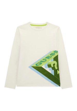 Hvid skjorte med lange ærmer med grønt og blåt geometrisk Guess-logo, der har et spørgsmålstegn på den nederste højre side foran.