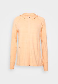 Sweatshirt laranja claro com fecho éclair, feito de um tecido texturizado, apresentando um capuz, mangas longas e bolsos laterais. Design simples, sem logótipos visíveis.