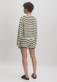 Thumbnail Image 3