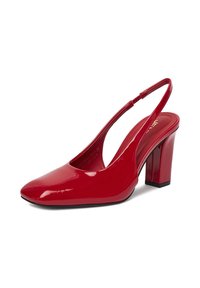 Punane lakitud nahast slingback kõrge kontsaga king, millel on terav nina, tükiline konts ja sile, läikiv viimistlus.