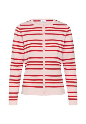 Cardigan rose clair à manches longues, col rond, avec des rayures horizontales rouges, boutonné à l'avant.