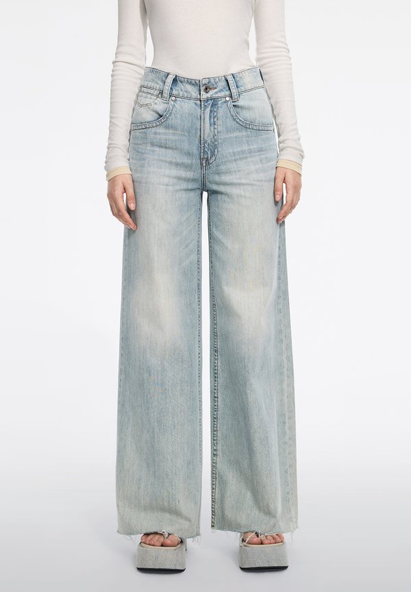 Flared Jeans