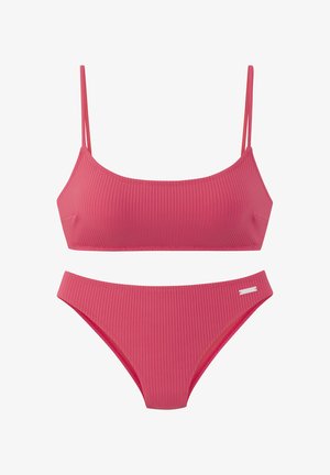 Roze geribbelde bikini set met verstelbare bandjes. De top heeft een vierkante halslijn en de onderkant heeft een smalle tailleband en een gematigde dekking.