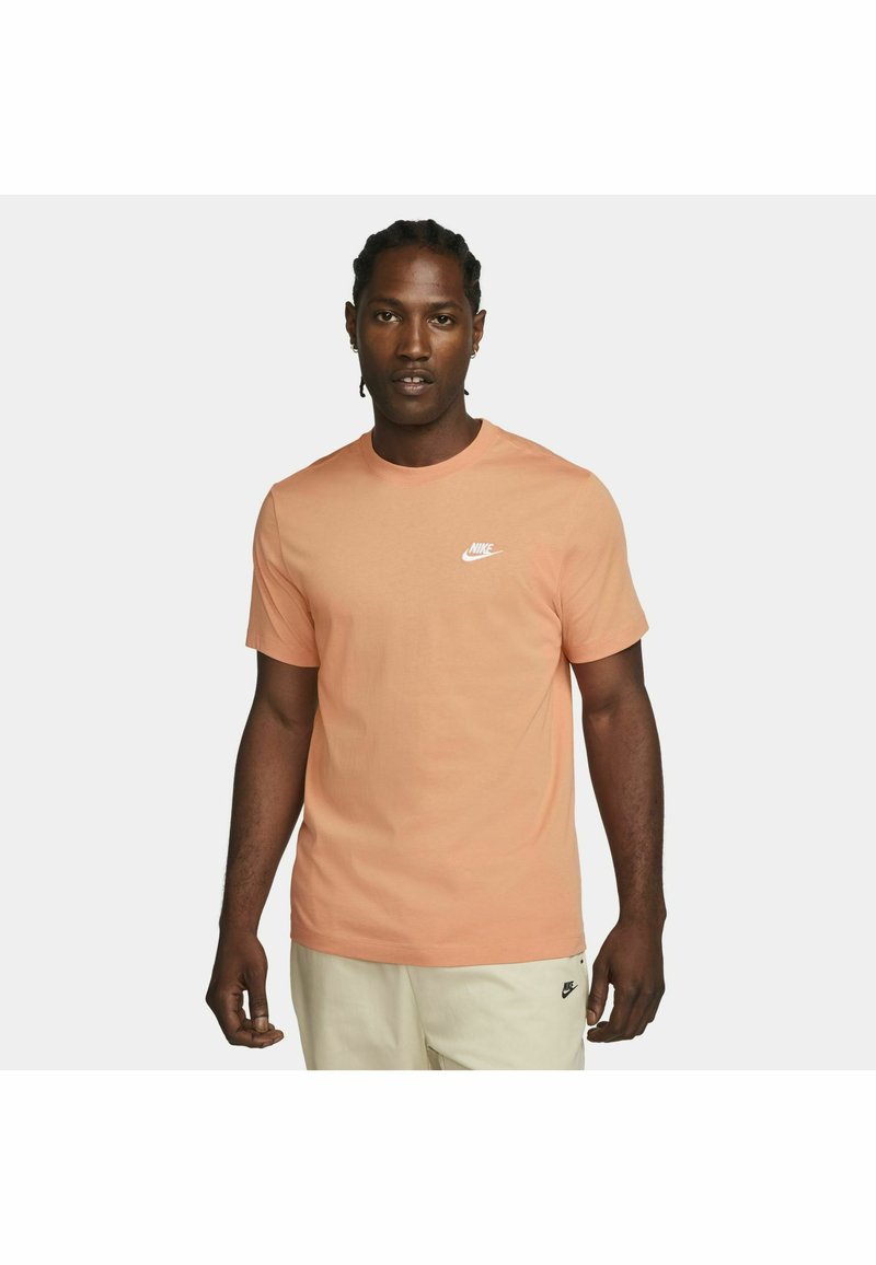 Nike Sportswear CLUB TEE - T-shirt básica - orange trance