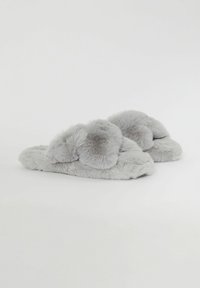 Lipsy CROSS STRAP SLIPPERS - REGULAR FIT - Iešļūcenes - grey