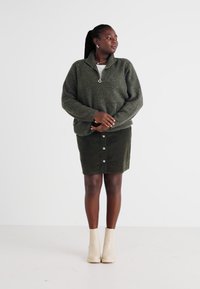 Vero Moda Curve VMCPLAZA ZIPPER  - Strickpullover - kalamata melange