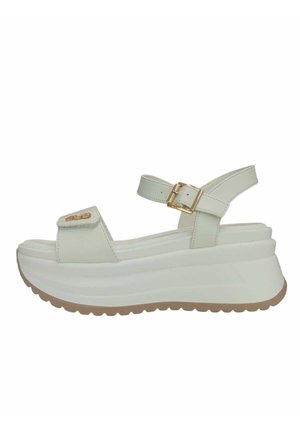 Sandalo platform bianco con suola spessa, cinturino regolabile alla caviglia con fibbia dorata e cinturino frontale con piccolo logo dorato.