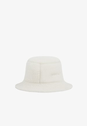 Bucket-Hut aus weißem Fleece mit strukturiertem Oberflächenmaterial, ausgestattet mit einer genähten Naht entlang der Krone und einem flachen, runden Rand.