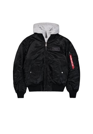 Veste bomber noire avec capuche grise, fermeture éclair, poignets côtelés, poches latérales et un patch de marque sur la poitrine. Elle possède un tirant de fermeture éclair décoratif.