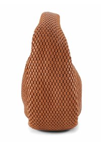 Borsa marrone intrecciata con finitura testurizzata, caratterizzata da una forma arrotondata e manico robusto. Presenta un motivo a griglia e bordi lisci.