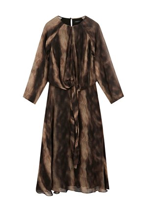 Robe marron à motifs, à manches longues, avec une ceinture à nouer à la taille. Tissu doux et fluide avec une silhouette ample et un col rond. Fermeture arrière dissimulée.