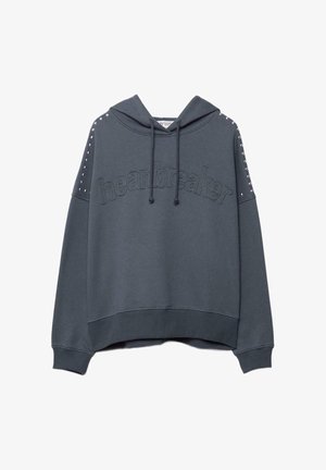 Donkergrijze hoodie met "heartbreaker" geborduurd over de borst en zilverkleurige studs langs de schouders en mouwen.