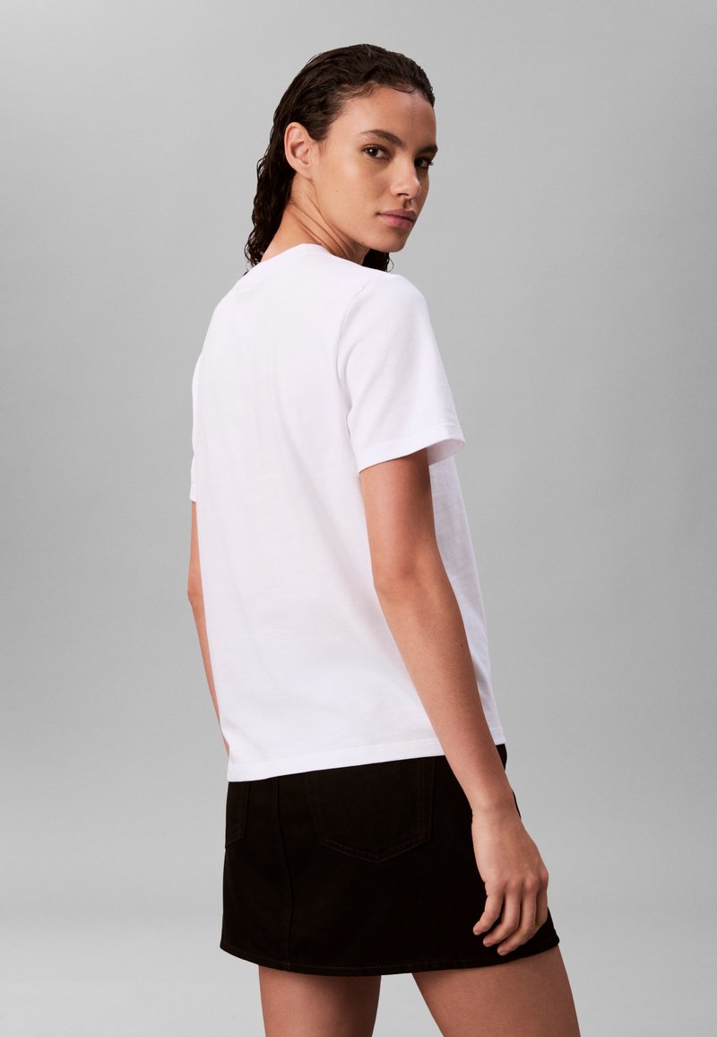 Calvin Klein Jeans HERO CLASSIC MONOLOGO - Triko s potiskem - brilliant white