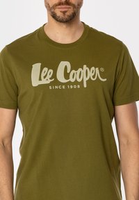 Lee Cooper - T-shirt z nadrukiem