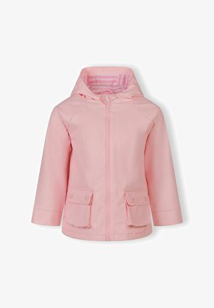 Jachetă de ploaie roz pentru copii, cu glugă, fermoar frontal și două buzunare cu clapetă și capse, căptușeală cu dungi în interiorul glugii.