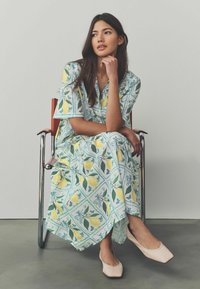 Next SHORT SLEEVE DROP WAIST - Košilové šaty - white lemon and blue check print