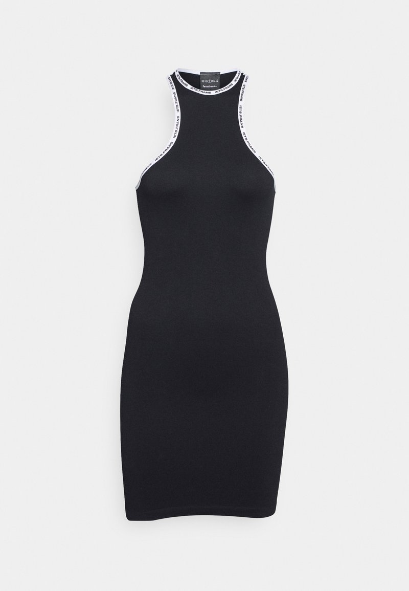 Vestido preto justo feito de tecido elástico. Apresenta um decote alto com costura branca em destaque nos braços e no pescoço. Textura suave.