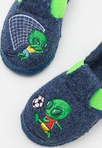 Nanga ALIENS - Slippers - blau